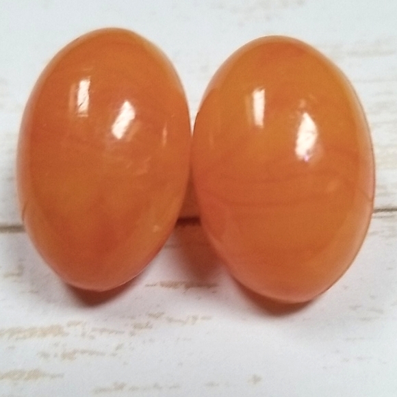 Vintage Mid Century 1950s Orange Celluloid Clip Earrings - Picture 4 of 10